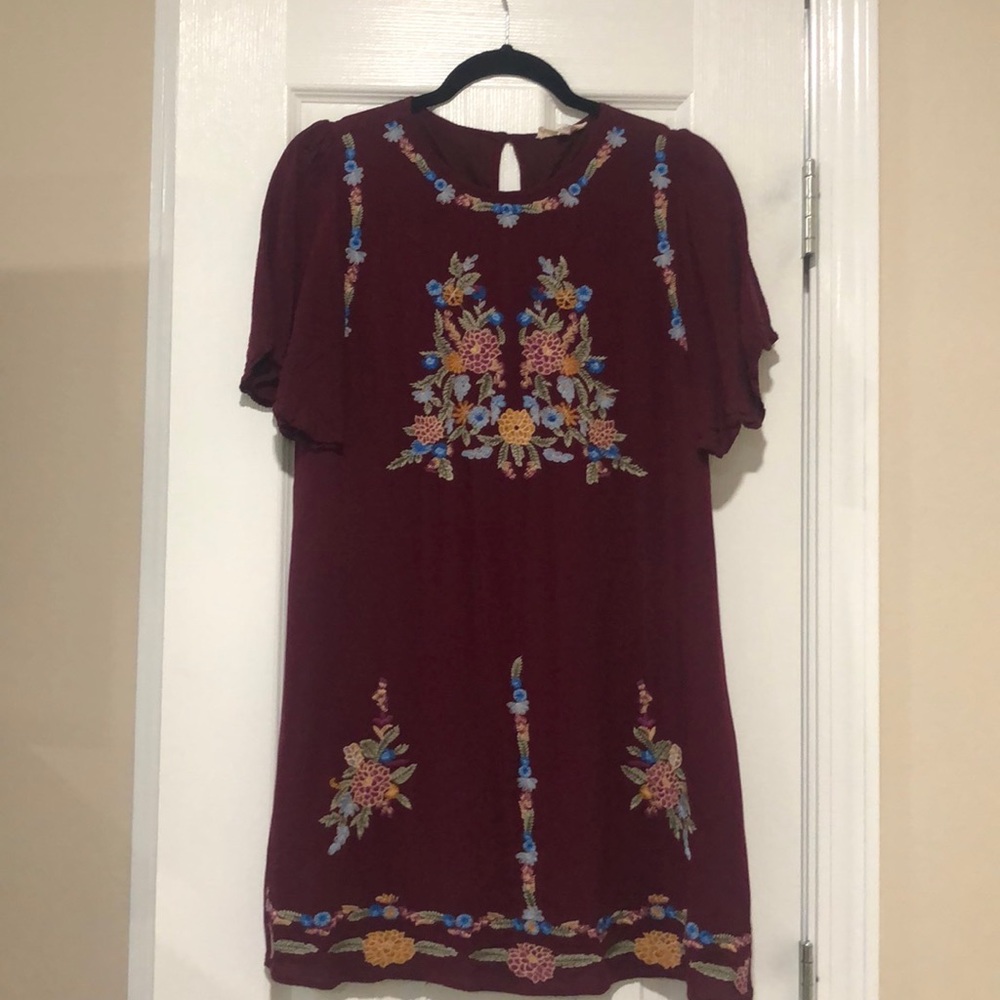 Maroon embroidered mini dress - Size S